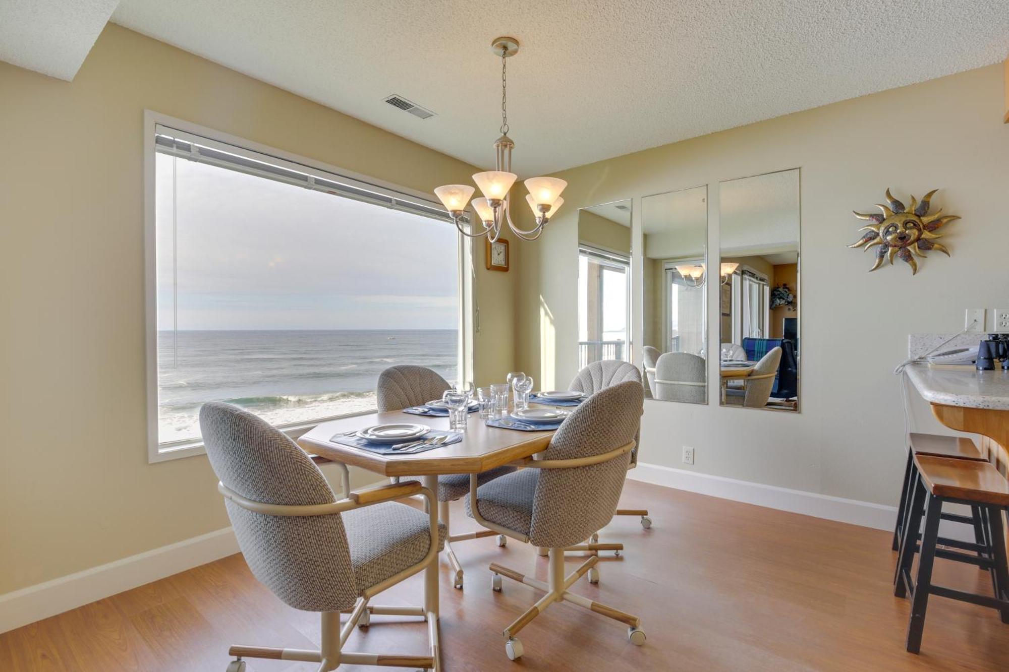 Comfortable Lincoln City Condo With Patio And Views! Exterior photo